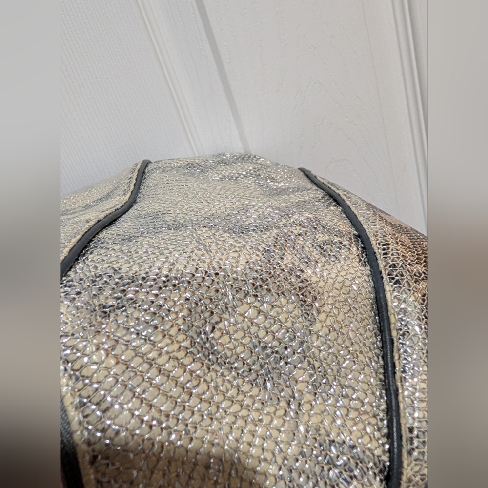 Bryna Nicole Metallic Snakeskin Embossed handbag Crossbody Clutch - Picture 13 of 14
